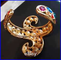 Superbe bracelet manchette vintage couture métal doré signé Yves Saint Laurent