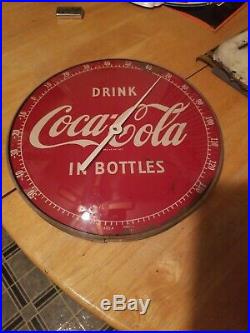 VINTAGE 1950s DRINK COCA-COLA IN BOTTLES ROUND METAL THERMOMETER GLASS GAS OIL