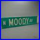 Vintage_Moody_Ave_Real_Chicago_Metal_Street_Road_Sign_Green_White_with_Bracket_01_wk